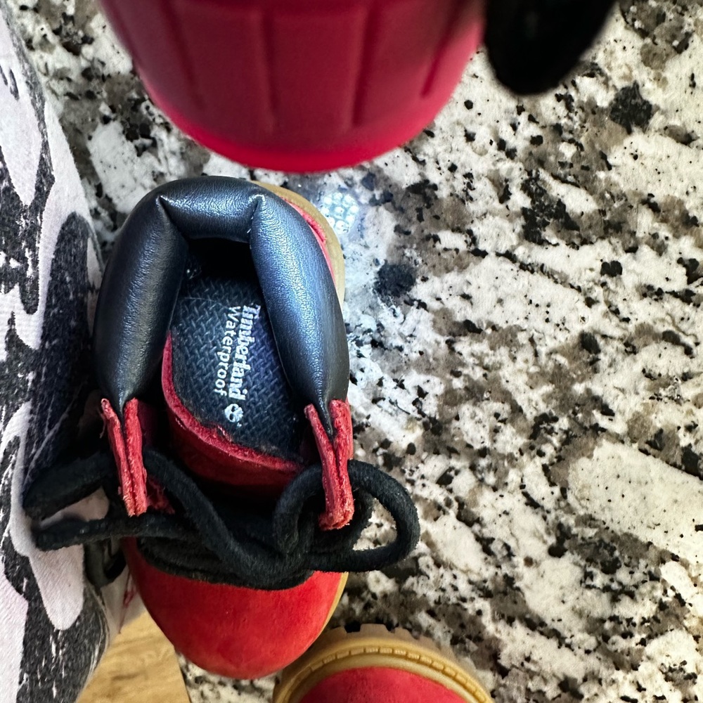 Red and black toddler Timberland boots - Picture 7 of 7